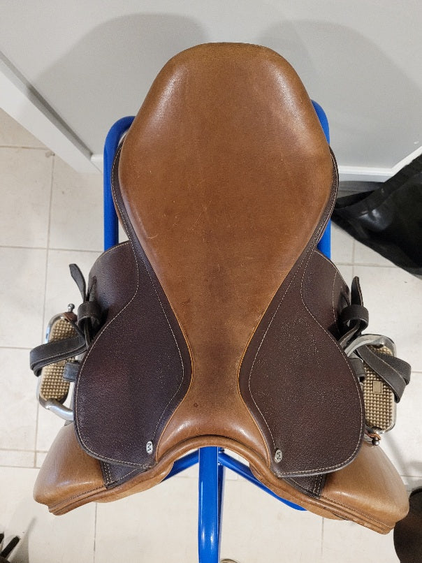 Mondega Close Contact Saddle - 17.5"