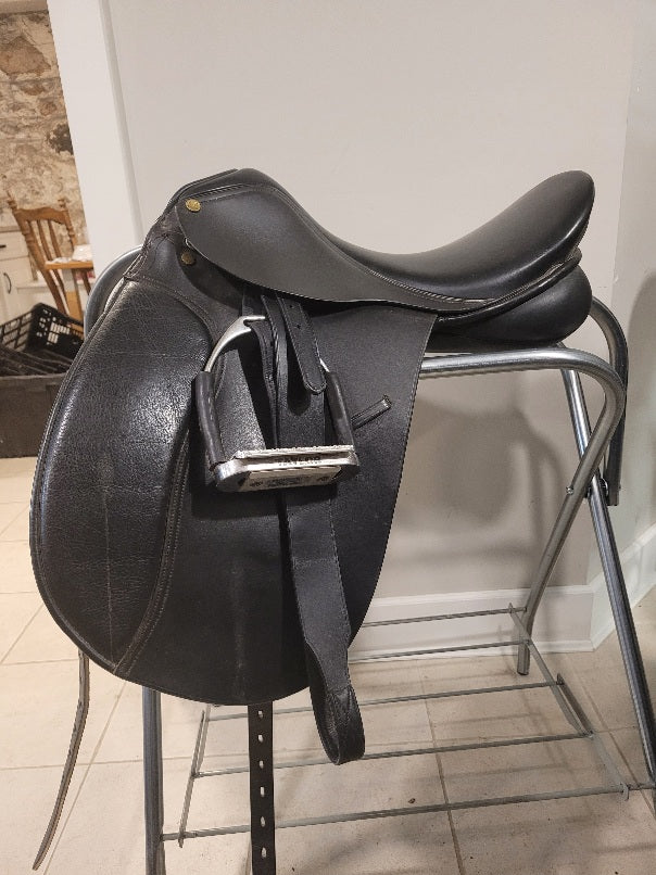 Mondega Dressage Saddle 18" Medium